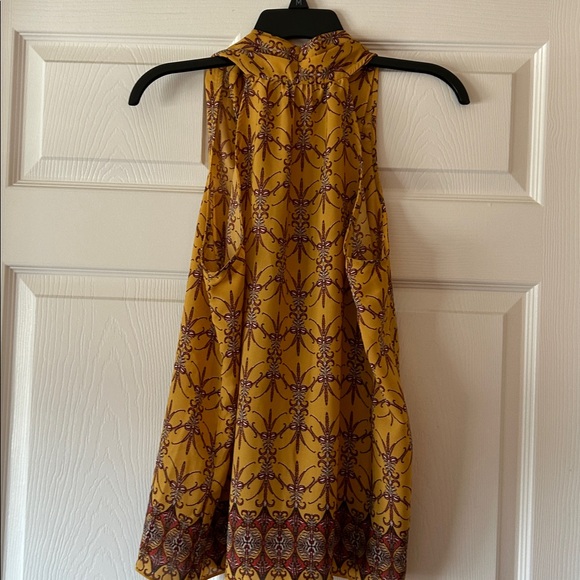 Max Studio Mustard Yellow Printed Sleeveless Top - Picture 4 of 6